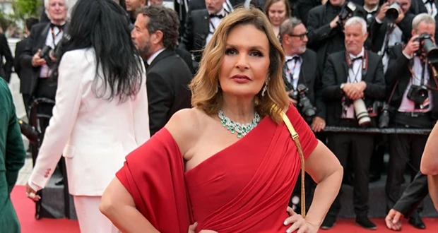 بعد حضورها اللافت في كان.. يسرا تدخل كواليس الست لما افاق عربية - يترقب فريق عمل فيلم الست لما عودة النجمة يسرا من مدينة كان الفرنسية، حيث تشارك في فعاليات الدورة ال78 من مهرجان كا