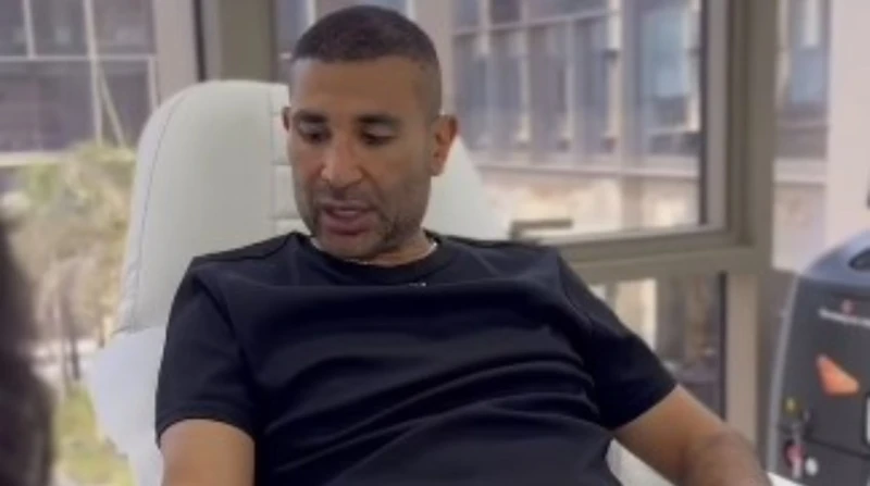 أحمد سعد عن إزالة التاتو: من أحسن القرارات اللي أخدتها فاجأ الفنان أحمد سعد جمهوره بإزالة التاتو المرسوم على ذراعيه، في إحدى العيادات المتخصصة.أحسن قرارونشر أحمد سعد مقطع فيديو له