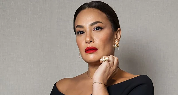 هند صبري في حديث صريح: لا ألهث وراء الترند.. وراحة البال حلم مؤجل افاق عربية - حلت النجمة التونسية هند صبري ضيفة على بودكاست عندي سؤال عبر قناة المشهد، حيث تحدثت بصراحة عن تحولات ش