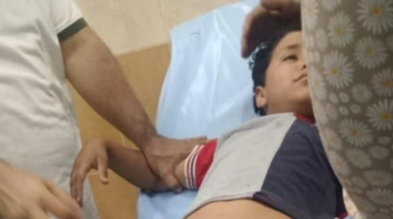 إصابة خطيرة لطفل سقط من على جذع شجرة بالفيوم شهدت قرية المشرك التابعة لمركز يوسف الصديق بمحافظة الفيوم إصابة طفل إثر سقوطه من على جذع شجرة مما أسفر عن إصابته بإصابة خطيرة.وتلقت الأ