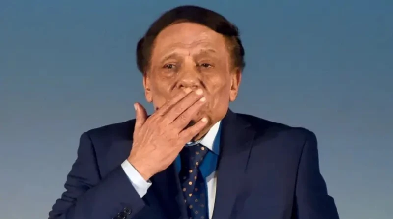 عادل إمام في السينما مالوش شريك (بروفايل) أنا الزعيم المستديم، أنا اللي هزيت التاريخ جامد وطلقت بركانه اللي كان خامد، أنا مش بشر أنا قدر. كلمات ربما لا تخلو من بعض الغرور، صاح بها 