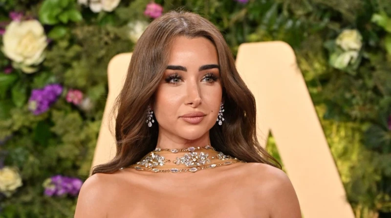 سر غياب هنا الزاهد عن العرض الخاص ل ريستارت والمشروع احتفل صناع فيلم ريستارت أمس بالعرض الخاص للعمل في مسرح إحدى فنادق القاهرة، بحضور جميع أبطال