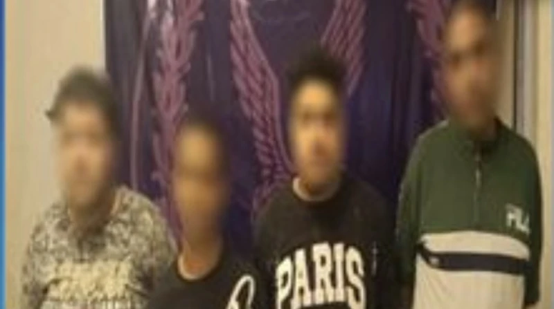 خناقة مع ست.. كشف ملابسات فيديو ترويع المواطنين بسلاح أبيض بالقاهرة كشفت الأجهزة الأمنية بوزارة الداخلية، ملابسات مقطع فيديو تم تداوله على مواقع