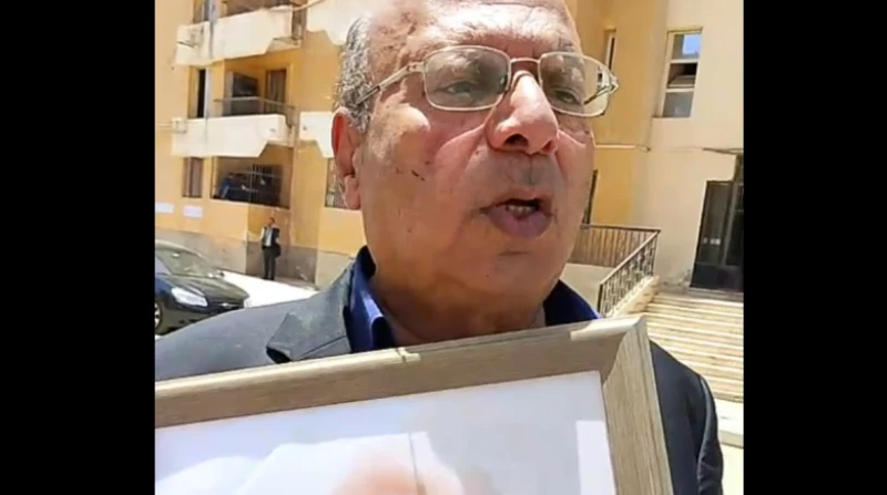 عصام سالم والد ضحية انفجار خط غاز أكتوبر: المتهمون عرضوا علينا فلوس تحدث الناقد الرياضي عصام سالم، والد محمد عصام، أحد ضحايا انفجار خط الغاز بطريق الواحات في أكتوبر، عن اللحظات الأ