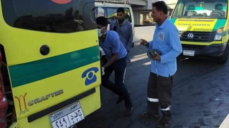 إصابة 5 أشخاص بحادث انقلاب ميكروباص في الفيوم شهد طريق أسيوط الصحراوي الغربي، في نطاق محافظة الفيوم، حادثا مروعا صباح اليوم، إثر انقلاب سيارة ميكروباص، ما أسفر عن إصابة 5 أشخاص بإص