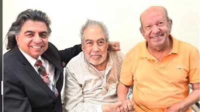 رغم مرضه.. لطفي لبيب يزور صبري عبد المنعم في المستشفى كشف الدكتور جمال شعبان عن زيارة الفنان لطفي لبيب للفنان صبري عبد المنعم في المستشفى بعد نجاح تركيب الدعامات له، وذلك من خلال م