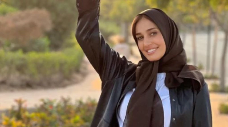 كثير من الاعتزال قليل من الفن.. حلا شيحة تنشئ قناة دينية على يوتيوب أثارت حلا شيحا الجدل على مواقع التواصل الاجتماعي عقب إعلاناها عبر حسابها الرسمي