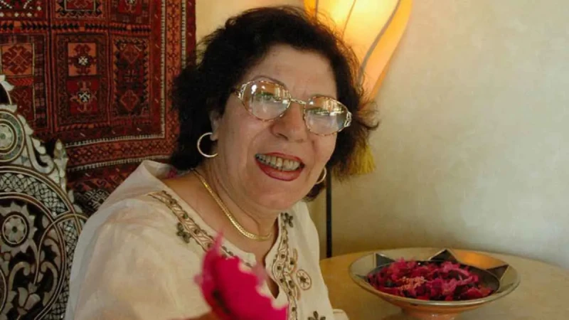 وفاة أم إبراهيم في باب الحارة افاق عربية - توفيت الفنانة السورية فدوى محسن عن عمر يناهز 84 عاما، وفقا لما أعلنت نقابة الفنانين في سوريا عبر صفحتها الرسمية على فيسبوك. وقد نعت النقا