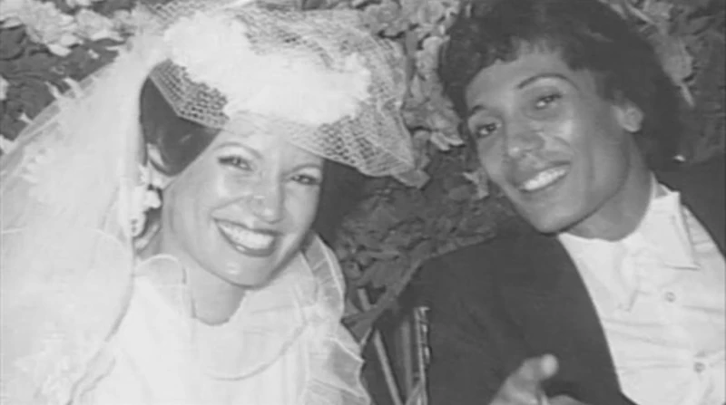 يسرقون الملابس.. عفاريت مشيرة إسماعيل وعلي الحجار (فيديو) رغم اعتزالها وابتعادها عن الأضواء الفنية منذ سنوات، تصدرت الفنانة المعتزلة مشيرة إسماعيل مؤشرات البحث ومواقع التواصل الاجت