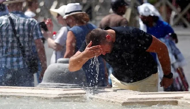 هل تتعرض مصر ل موجة حارة خلال إجازة العيد؟.. الأرصاد تجيب كشفت الدكتورة منار غانم، عضو المركز الإعلامي للهيئة العامة للأرصاد الجوية، عن توقعات الطقس للفترة الحالية بما يشمل أيام عي