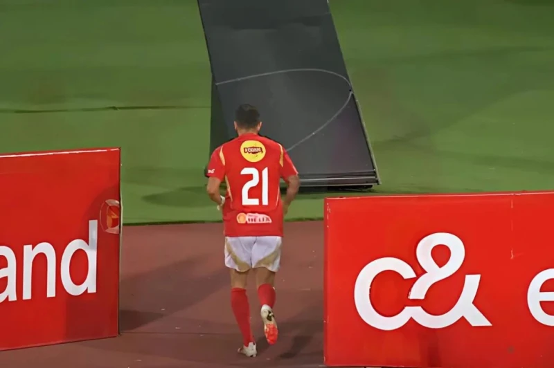 شوبير عن علي معلول: مفيش حاجة اسمها تكريم في تصريحات مثيرة، نفى الإعلامي الرياضي أحمد شوبير وجود أي نية لتكريم لاعبي الأهلي علي معلول وعمرو السولية