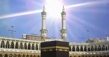 موعد ظاهرة تعامد الشمس على الكعبة.. تفاصيل تشهد سماء مكة المكرمة غدا الثلاثاء واحدة من أجمل الظواهر الفلكية التي تتكرر سنويا، وهي تعامد الشمس على الكعبة المشرفة، في هذا الحدث الفري