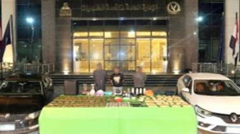 ب70 مليون جنيه.. إحباط محاولة ترويج حشيش اصطناعي في القاهرة نجحت أجهزة الأمن، في إحباط محاولة تشكيل عصابي تخصص في جلب وترويج كمية من الحشيش الاصطناعي بقيمة مالية بلغت قرابة 70 مليو