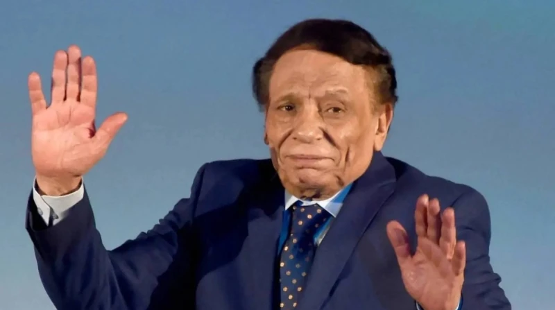 عادل إمام.. صداقة العمر التي أنهتها يد القدر عرف الزعيم عادل إمام بعلاقاته القوية داخل الوسط الفني، التي امتدت لعقود طويلة من الصداقة والرفقة مع كبار نجوم الفن. ومع مرور السنوات، ل