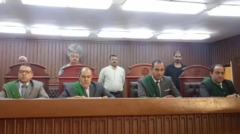 المشدد ل شقيقين لاتهامهما بإنهاء حياة ميكانيكي بشبرا الخيمة قضت محكمة جنايات شبرا الخيمة الدائرة الثالثة، بالسجن المشدد 7 سنوات لشقيقين لاتهامهما