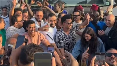 فريق عمل فيلم أسد يحتفل بعيد ميلاد محمد رمضان.. صور حرص فريق عمل فيلم أسد الاحتفال بعيد ميلاد النجم محمد رمضان في موقع التصوير بالفيوم، وذلك وفقا لمقطع فيديو نشره الفنان عبر حسابه 