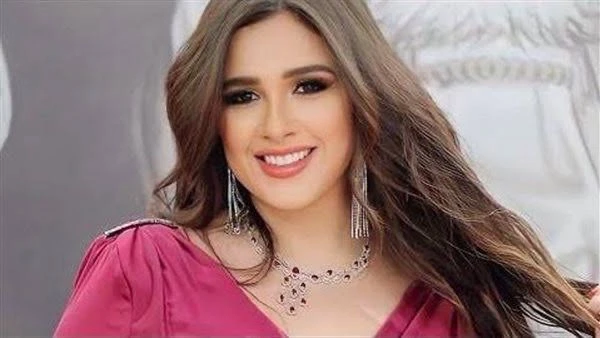 رد مفاجئ من ياسمين عبدالعزيز على سر جمالها وشقيقها يعلق: اضرب افاق عربية - ردت النجمة المصرية ياسمين عبدالعزيز على تساؤلات خاصة، على هامش تكريمها بجائزة أفضل ممثلة عن مسلسل درامي ف