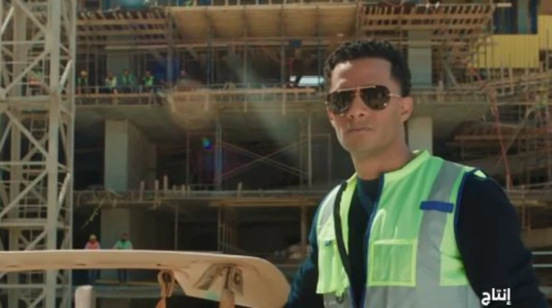 بفيست مهندس.. محمد رمضان يحتفل بعيد العمال (فيديو) احتفل الفنان محمد رمضان بعيد العمال، اليوم الخميس، والذي يصادف 1 مايو بطريقته المميزة، حيث شارك جمهوره بأغنية الهمة، مهنئا جميع ا