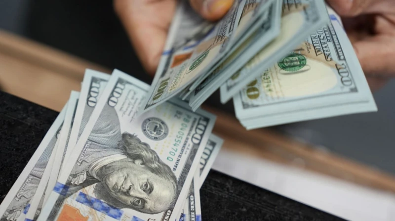 قفزة تاريخية لتحويلات المصريين بالخارج.. والبنك المركزي يكشف السبب أظهرت بيانات البنك المركزي المصري، الصادرة اليوم، أن تحويلات العاملين بالخارج شهدت قفزة غير مسبوقة خلال الربع الر