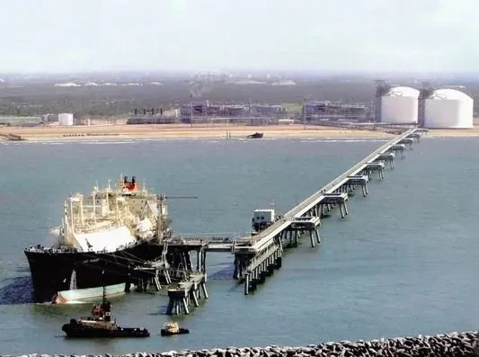 لعدم اللجوء لخطط تخفيف الأحمال بالصيف.. تفاصيل تحركات الحكومة ل استيراد الغاز وتأمين احتياجات محطات الكهرباء من الوقود تجري الحكومة المصرية مفاوضات مكثفة مع عدد من كبرى شركات الطاق