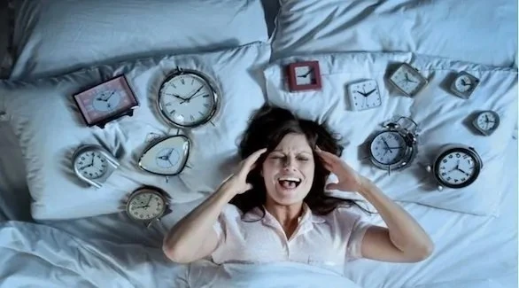 5 أكلات ممنوعة قبل النوم.. عشان تحمي دماغك من الأرق يعاني كثيرون من الأرق المزمن وصعوبات في النوم، رغم الالتزام بروتين نوم منتظم، لكن ما قد لا يدركه البعض أن النظام الغذائي يمكن أن