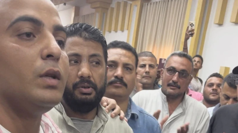 دية وكفن ينهيان خصومة جعفر وحلاوة بالمنوفية انعقدت مساء اليوم جلسة عرفية مهمة، تم خلالها التوصل إلى اتفاق صلح شامل بين عائلتي جعفر وحلاوة في قرية إسطنها التابعة لمركز الباجور بمحاف