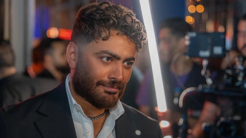 تامر حسني ينتقد السوشال ميديا افاق عربية - أثار الفنان تامر حسني حالة من التفاعل الكبير بعد مشاركته مقطع فيديو عبر حسابه على إنستغرام، تحدث فيه عن تأثير الإنترنت ووسائل التواصل الا