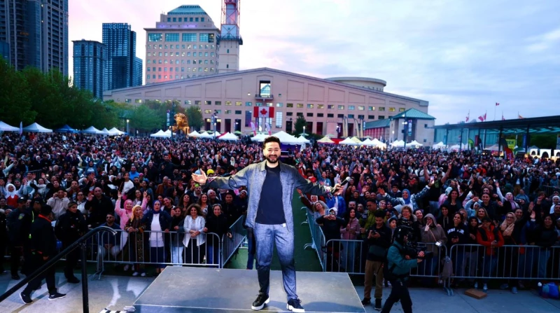 30 ألف شخص في حفل حمادة هلال بكندا شهدت مدينة تورونتو الكندية مؤخرا حفلا غنائيا ناجحا للنجم حمادة هلال، حيث اجتمع في الحفل ما يقارب 30 ألف متفرج من مختلف الجنسيات.بحضور 30 ألف شخص.