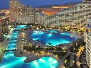 مستأجرة تكشف تفاصيل تجربتها في بورتو السخنة: دافعة 3000 جنيه في الليلة.. والمكان مغلق والتهديد بالحبس كان الرد في واقعة أثارت جدلا واسعا على مواقع التواصل الاجتماعي، شاركت إحدى الس