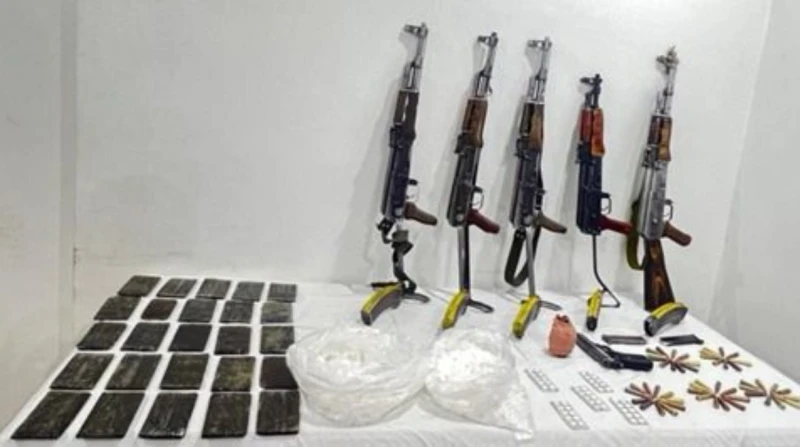 في الوجاهة.. سقوط عنصر إجرامي غسل 21 مليونا من تجارة السلاح اتخذت الأجهزة الأمنية الإجراءات القانونية حيال عنصر إجرامي لإقدامه على غسل 21 مليون جنيه، متحصلة من نشاطه الإجرامي في مج