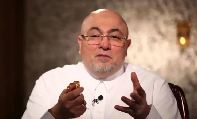 رسالة الشيخ خالد الجندي حول تأثير المؤمن في محيطه أضح الشيخ خالد الجندي عضو المجلس الأعلى للشئون الإسلامية، أن المؤمن يجب أن يكون شخصا لا يتأثر بالشرور من حوله، بل يؤثر في محيطه وي