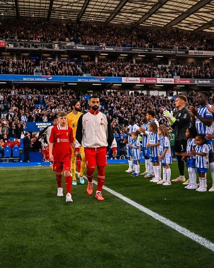 رغم الهزيمة من برايتون.. محمد صلاح يكتب رقم تاريخي جديد مع ليفربول خاض النجم المصري محمد صلاح مباراته رقم 400 بقميص ليفربول خلال اللقاء الذي جمع الفريق أمام برايتون مساء الإثنين، ع