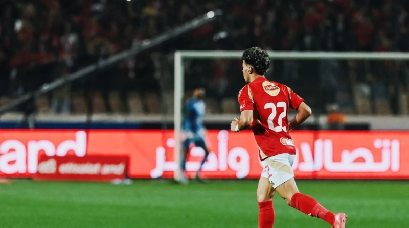 تهديد حلم الفريق الخارق.. مكاسب وخسائر الأهلي حال بيع إمام عاشور يواصل النادي الأهلي بحثه عن تعزيز صفوفه في الموسم المقبل مع سعي رئيسه محمود الخطيب