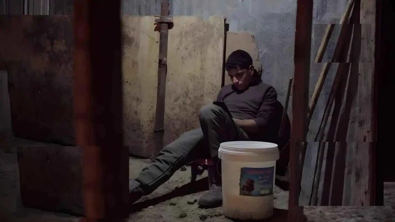 إنجاز أردني في مهرجان كان.. فيلم أسفلت يفوز بهذه الجائزة افاق عربية - أعلنت الهيئة الملكية الأردنية للأفلام عبر منصاتها الرسمية عن فوز المخرج الأردني حمزة حميدة بجائزة الوثائقي قيد