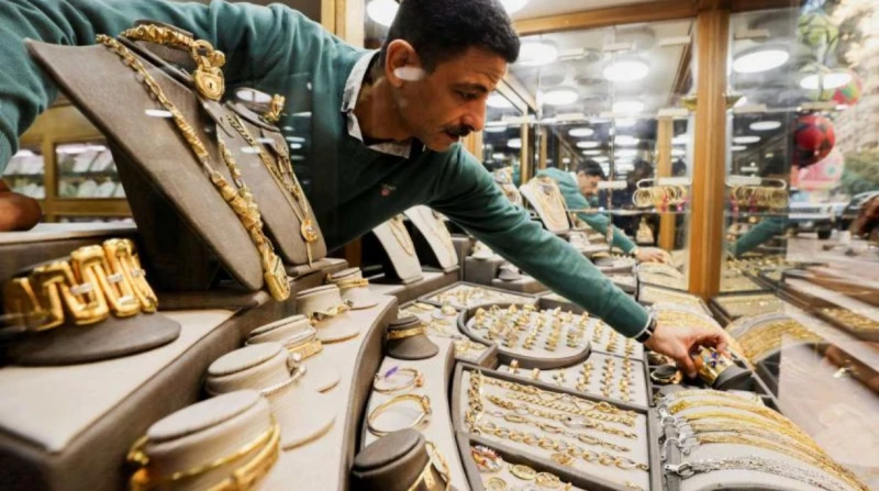 100 جنيه للجرام.. ارتفاع أسعار الذهب اليوم الأربعاء في مصر سجلت أسعار الذهب ارتفاعا كبيرا، خلال التعاملات الصباحية اليوم الأربعاء، إذ زاد الجرام الواحد من عيار 21 بنحو 100 جنيه، مق