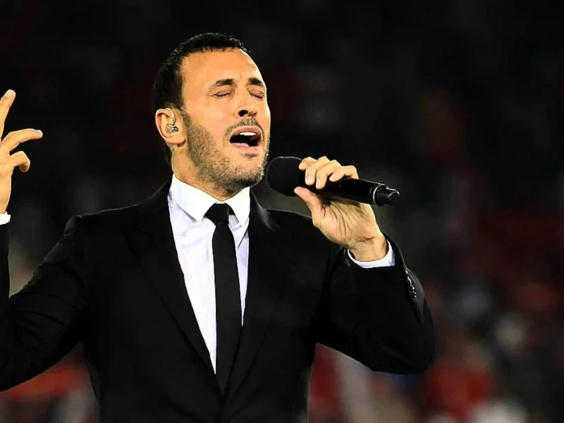 كاظم الساهر يخطف الأنظار بنيولوك جديد في أحدث أغانيه تصدر الفنان كاظم الساهر محركات البحث على منصات التواصل الاجتماعي، بعد أن شارك جمهوره ومتابعيه بصور جديدة له من كواليس بروفات حف