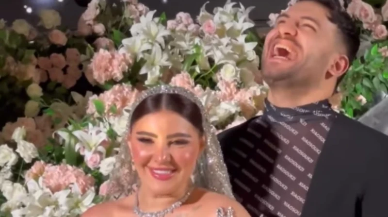 أول من تعليق مسلم بعد حفل زفافه على يارا تامر عبر مطرب المهرجانات مسلم عن سعادته اليوم بحفل زفافه على يارا تامر، في أحد الفنادق الكبرى بالقاهرة.تعليق