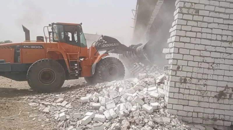 إزالة 850 حالة تعد على الأراضي الزراعية وأملاك الدولة بالمنيا أعلن محافظ المنيا اللواء عماد كدواني، عن نجاح المرحلة الأولى من الموجة 26 لحملات إزالة