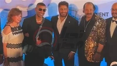 تامر حسني وأحمد سعد في العرض الخاص ل فيلم ريستارت.. صور شهد العرض الخاص ل فيلم ريستارت أجواء احتفالية مبهرة، حيث خطف النجم تامر حسني الأنظار بحضوره اللافت إلى جانب نخبة من النجوم،