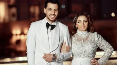 بعد أن طاردها بسيارته.. تطورات مثيرة في علاقة إلهام عبد البديع وطليقها وليد سامي شهدت علاقة الفنانة إلهام عبد البديع والمنتج وليد سامي فصولا متقلبة خلال العامين الماضيين، اتسمت بتغ