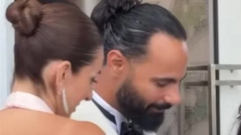 الفنانة المصرية أمينة خليل تفاقم الغموض حول ارتباطها افاق عربية - عادت الأقاويل التي تربط الفنانة المصرية أمينة خليل بزميلها المصور أحمد زعتر