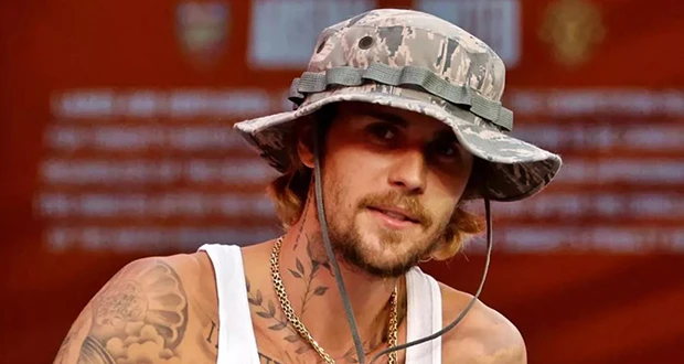 جاستن بيبر في دائرة الجدل مجددا.. لقطة مع ابنه تثير الغضب! السبت-2025-05-31 07:34 افاق عربية - تعرض النجم العالمي جاستن بيبر لهجوم واسع عبر مواقع التواصل الاجتماعي، بعد نشره مجموعة