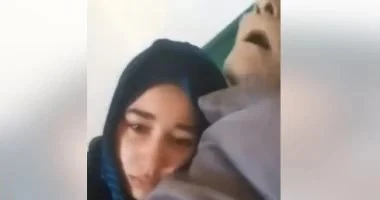 دار الافتاء توضح حكم التصوير مع الميت.. تفاصيل انتشر مؤخرا على صفحات مواقع التواصل الاجتماعي فيديو لفتاة تصور سيلفي مع والدها أثناء لحظة احتضاره، مما أثار غضبا واسعا بين المتابعين