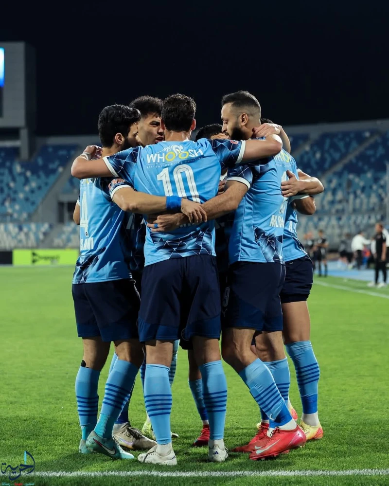 إعلامي ينتقد احتفال بيراميدز بعد مباراة سيراميكا.. ويؤكد: الأهلي بطل الدوري انتقد الإعلامي كريم رمزي، احتفال لاعبي وجهاز فريق بيراميدز عقب الفوز