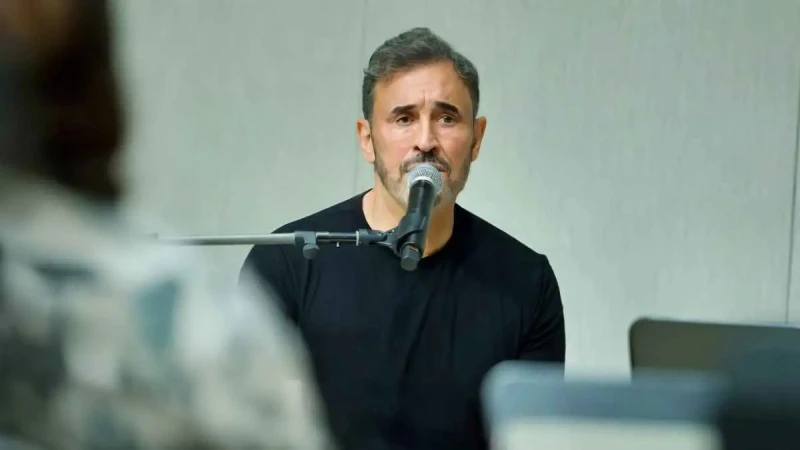 كاظم الساهر يناشد لوقف حرب غزة افاق عربية - نشر المطرب كاظم الساهر عبر خاصية الستوري على حسابه الرسمي في إنستغرام صورة مؤثرة لطفلة تقف وسط الركام، وأرفقها بموال بصوته من كلمات الشا