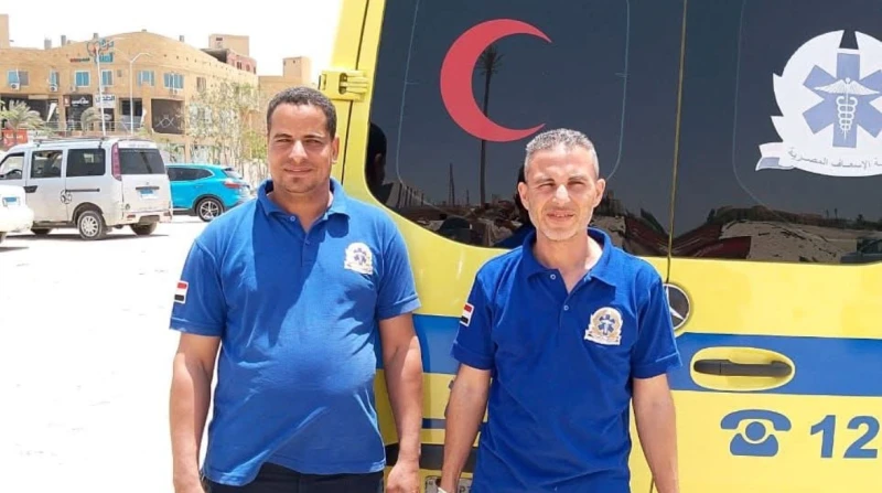 توقف قلبها.. بطلان من إسعاف الجيزة ينقذان حياة تلميذة ال800 فدان بطولة جديدة سطرها رجال الإسعاف بالجيزة بعدما نجح مسعف وسائق في إنقاذ تلميذة صغيرة من الموت المحقق أصيبت اليوم بغيبو