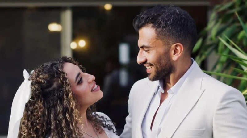 منة عدلي القيعي تحتفل بعقد قرانها على الفنان يوسف حشيش احتفلت الشاعرة الغنائية منة عدلي القيعي بعقد قرانها على الفنان الصاعد يوسف حشيش، في حفل عائلي