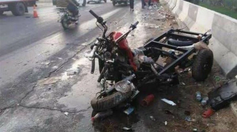 مصرع شخص وإصابة 4 من أسرته بالمنوفية في حادث تصادم على الإقليمي لقي رجل مصرعه وأصيبت زوجته وابنتاه ووالدة زوجته إثر تصادم تروسيكل بجانب الطريق الإقليمي بمنطقة نزلة وردان في نطاق مح