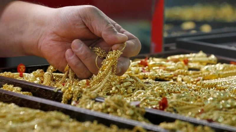 ارتفاع طفيف في أسعار الذهب محليا وعالميا.. كم بلغ عيار 21؟ شهدت أسعار الذهب ارتفاعات طفيفة خلال تعاملات اليوم، سواء في السوق المحلية أو في البورصة
