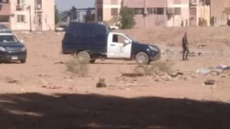 العثور على جثة طفلة داخل جوال بمدينة السلام تكثف الأجهزة الأمنية بالقاهرة جهودها لكشف ملابسات جريمة بشعة هزت منطقة السلام، بعدما تم العثور على جثة طفلة داخل جوال خلف جبل أطلس 4، وه